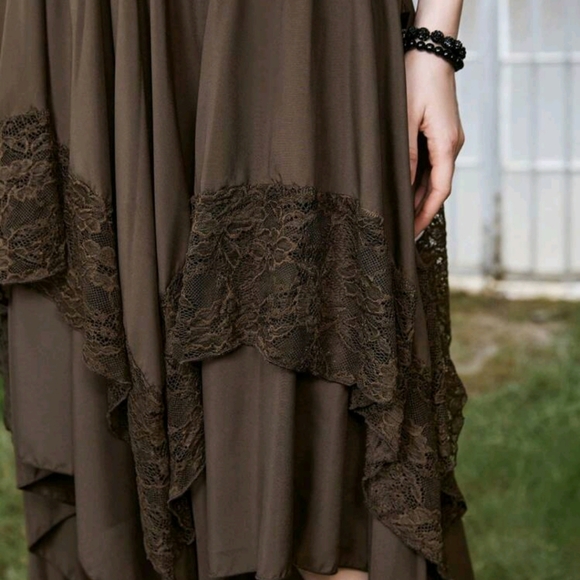 Goth Contrast Lace Hanky Hem Skirt - Picture 4 of 4